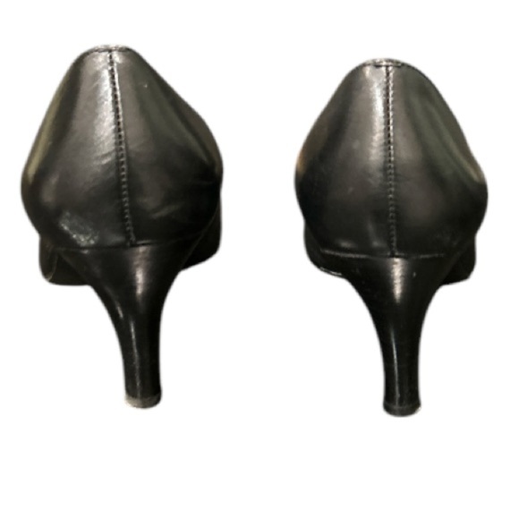 Worthington Black Pointed Toe Pump, gently used in good condition, size 9M. - Picture 4 of 9